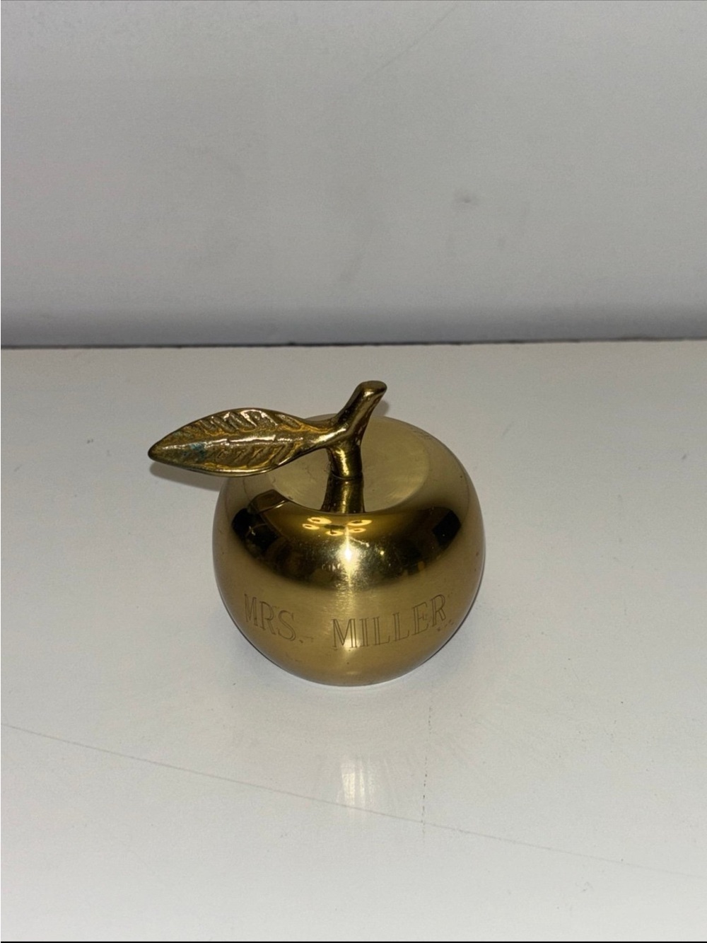 Vintage embossed brass planter - Picture 3 of 8